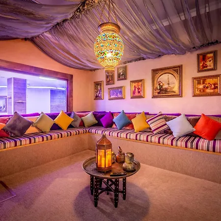 Vuni Palace & Casino & 5* 키레니아