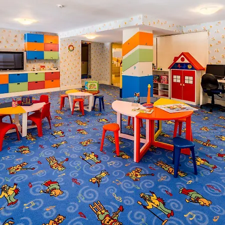 Vuni Palace & Casino & 5* 키레니아