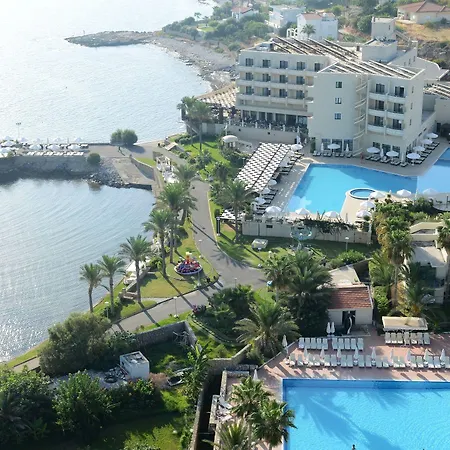 Vuni Palace & Casino & 5* 키레니아