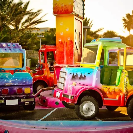 Vuni Palace & Casino & 키레니아