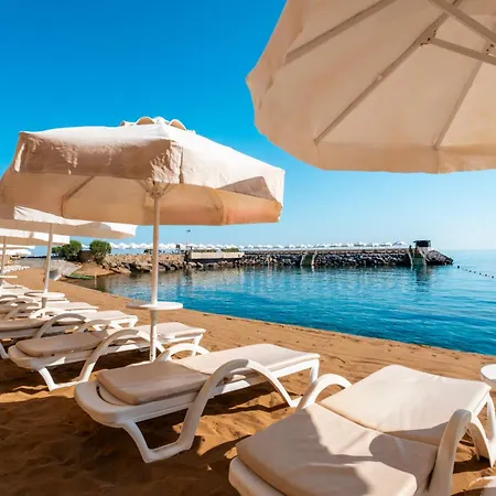 Vuni Palace & Casino & キレニア