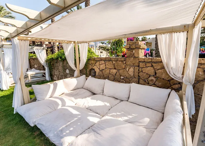 Vuni Palace & Casino &