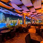 Vuni Palace & Casino & 5* Кирения
