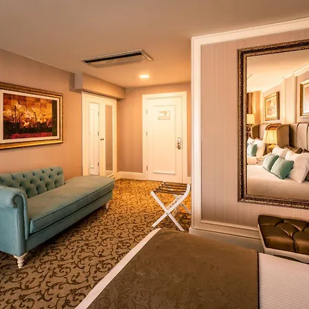Vuni Palace & Casino & Hotel 5*